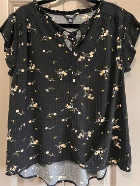 Buffalo Black Floral Tie-Neck Short Sleeve Top